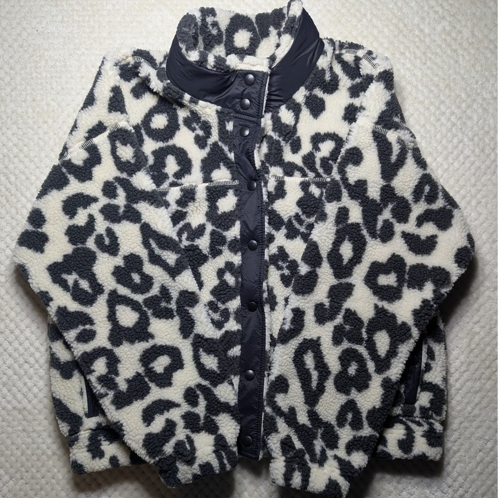 Old Navy Active Leopard Sherpa Fleece Jacket | Women's Large‎ | Snap Front